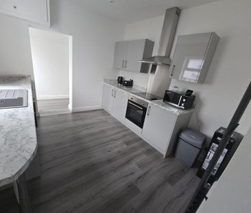 4 bedroom house of multiple occupation to rent - Photo 1