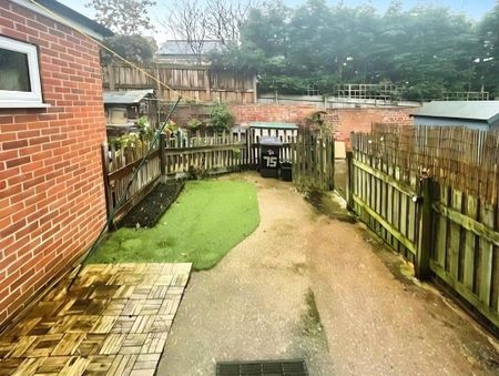 2 bedroom terraced house to rent - Photo 5