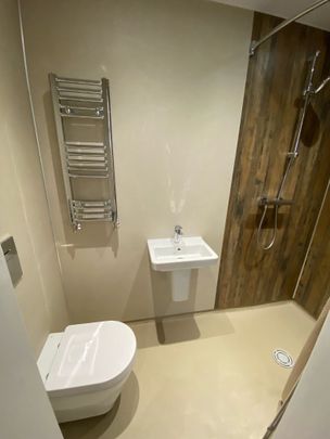 High Quality High Specification Student House - Individual Self Contained Suites - Photo 1