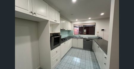 BEAUTIFUL, LARGE FAMILY HOME! - Photo 5