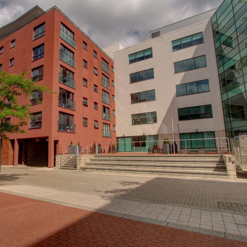 Flat to rent on - Photo 1