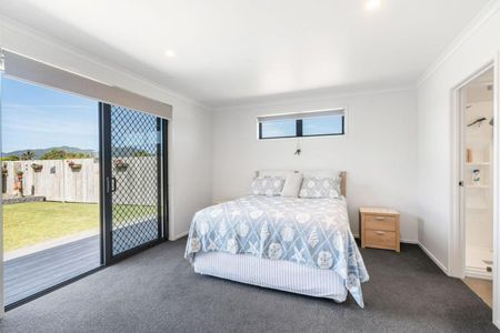 Modern family living - Photo 4