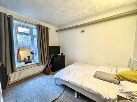 4 bedroom flat to rent - Photo 5