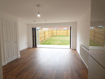 3 bedroom semi-detached house to rent - Photo 5