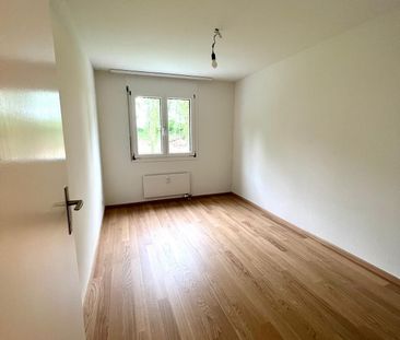 4.5 Zimmerwohnung Nähe Gartenbad Aesch - Foto 2
