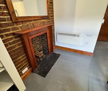 1 Bed Flat, Parkway, NW1 - Photo 3