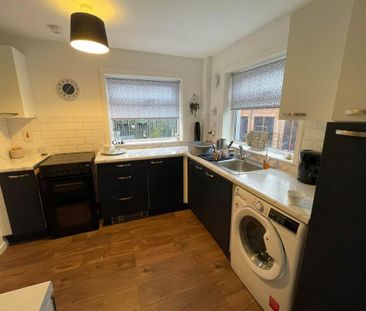 3 bedroom semi-detached house to rent - Photo 5