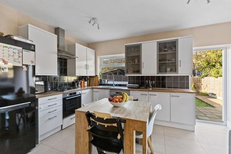 3 bedroom apartment to rent - Photo 3