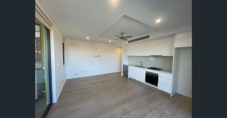Near New 1 Bedroom Apartment in the Heart of Maroubra Junction - Photo 3
