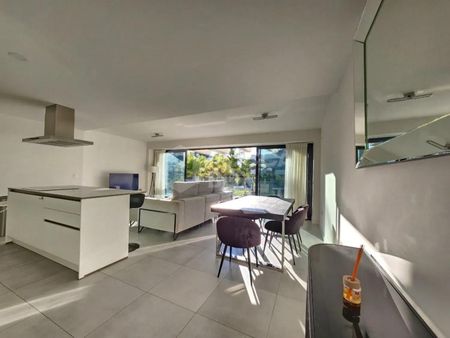 Stunning 3-Bedroom Apartment in, Estepona - Photo 3