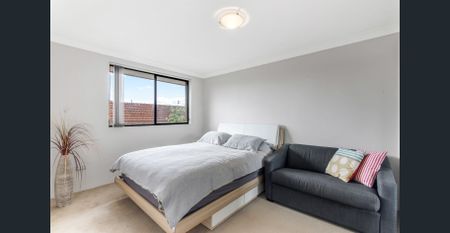 Top floor unit in central location - Photo 2