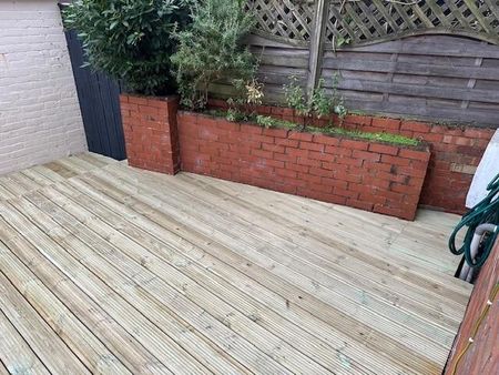 3 bedroom terraced house to rent - Photo 5