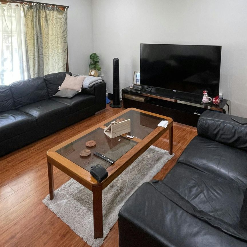 2 BEDROOM HOUSE - Photo 1