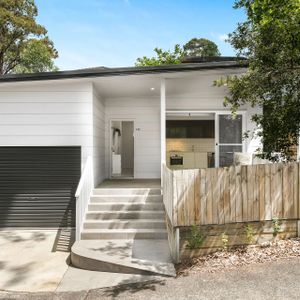 Modern Home in a Quiet, Leafy Setting - Photo 2