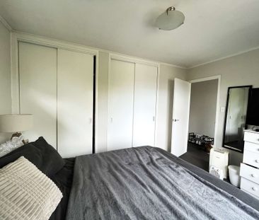 3 bedrooms with one bathroom - Photo 6