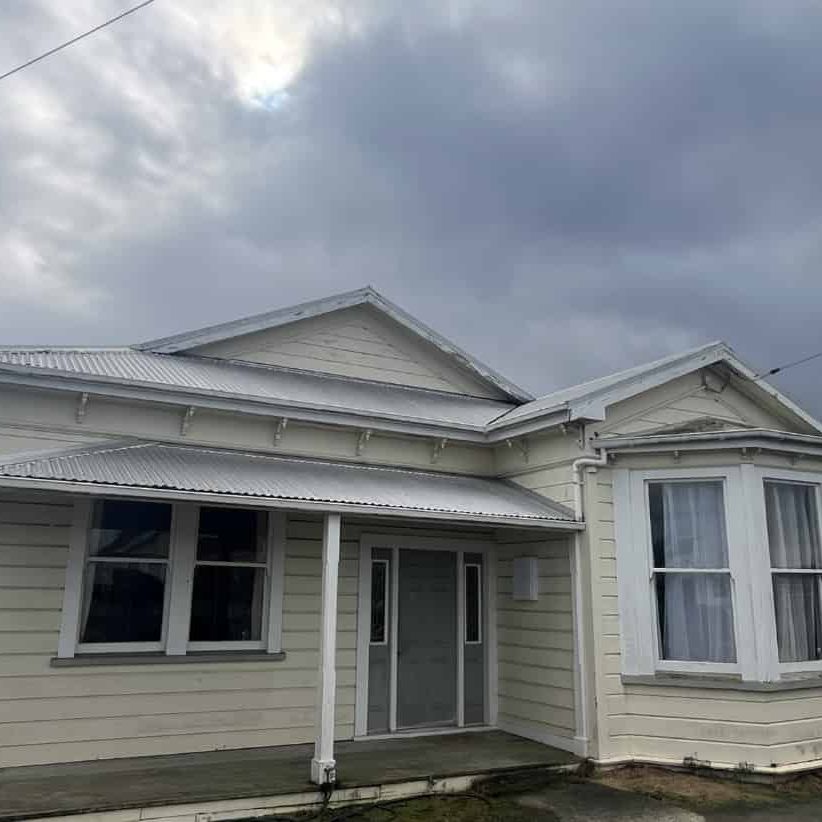 Student Rental - Five Bedrooms - Centrally Located - Photo 1