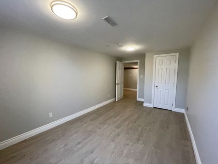 For Lease - 334 Stevenson Road Unit# Lower, Oshawa, Ontario - Photo 2