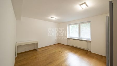 Slnečný, priestranný 5i byt 144m2, s krbom, terasou a 2x parkovaním – Fotografia 3