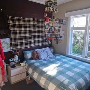 Fantastic Top storey flat - Photo 2