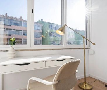 Room in a shared 6-bedroom apartment for rent in Amadora. - Photo 3