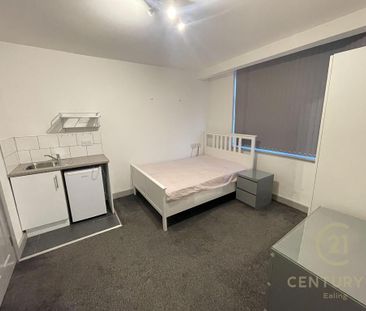 1 bedroom in a house share to rent - Photo 2