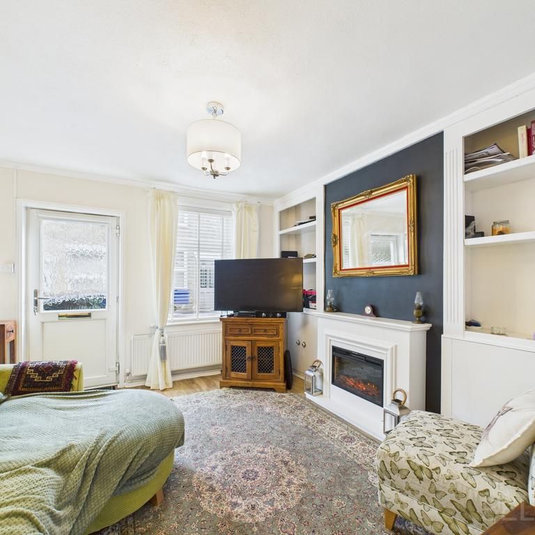 2 bedroom terraced house to rent - Photo 1