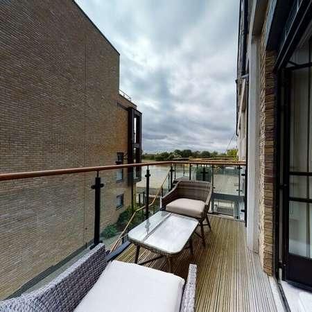 Starboard Penthouse, Fulham, London, W6 - Photo 1