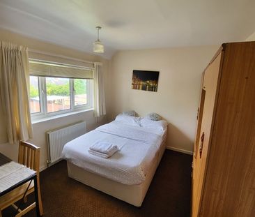 2 Bed Semi-Detached House, Town Street, LS10 - Photo 3