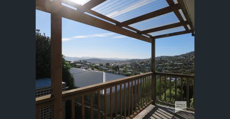 Partly Furnished Top-Floor Unit– 10 Minutes to Hobart CBD - Photo 3