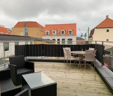 Nyistandsat gågade-lejlighed på 83 m² med stor terrasse - Photo 1