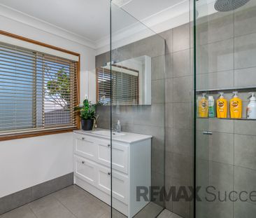 Comfortable Family Living in a Quiet Glenvale Location - Photo 3