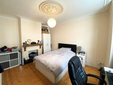 4 bedroom terraced house to rent - Photo 3
