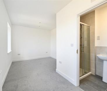 3 bedroom end of terrace house to rent - Photo 4