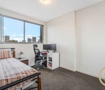 Immaculate 2 Bedroom Modern Apartment - Photo 1