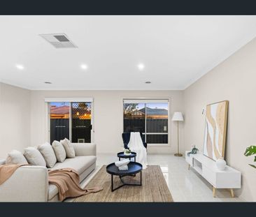 ROOM TO RELAX, SPACE TO ENTERTAIN & PARKLAND AT YOUR DOOR - Photo 3