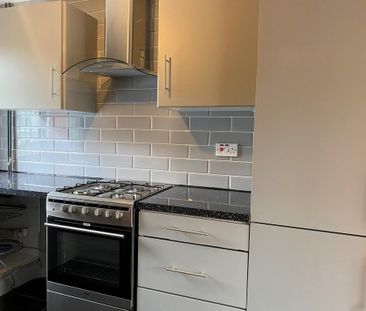 3 bedroom end of terrace house to rent - Photo 5