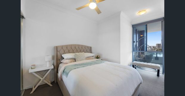 Fully Furnished Modern Apartment – Prime Varsity Lakes Location - Photo 1