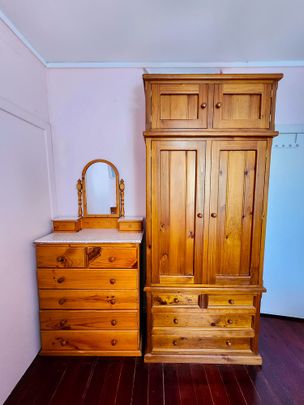 3-bedroom shared house, Windsor Grove - Photo 1