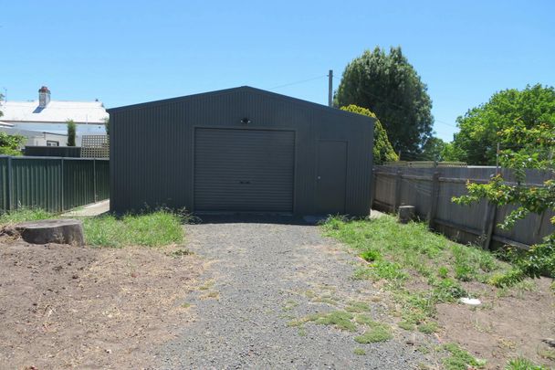 WALK EVERYWHERE FROM THIS 3 BEDROOM HOME! - Photo 1