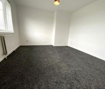 3 bedroom end of terrace house to rent - Photo 3