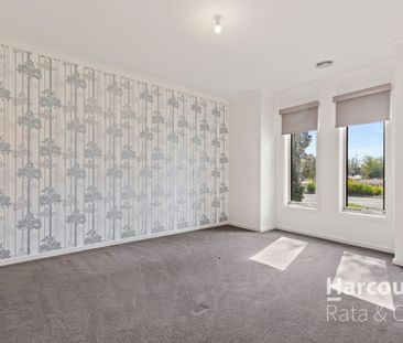 Beautifully Presented Home with Everything You Need - Photo 4