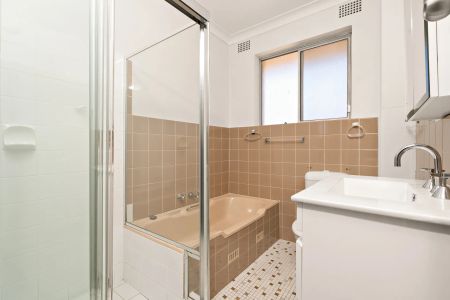 Beautifully Presented Apartment for Lease in Prime Location - Photo 2