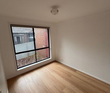 2 BEDROOM FULLY RENOVATED UNIT WITH SPLIT SYSTEM - Photo 2