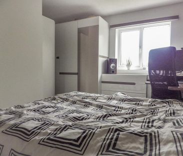 2 bedroom semi-detached house to rent - Photo 3