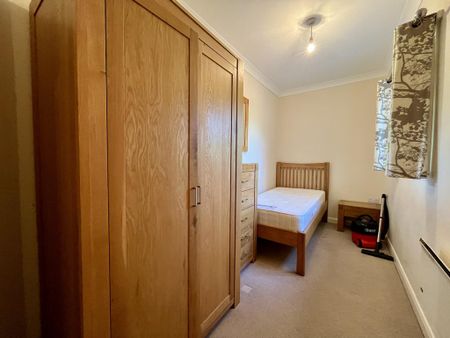 2 bedroom flat to rent - Photo 2