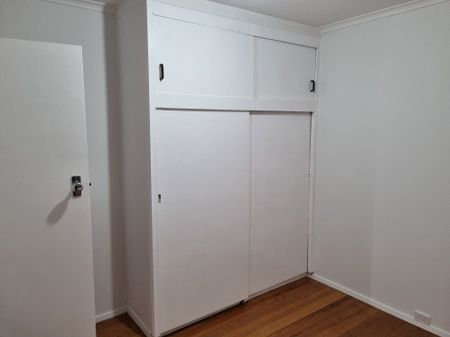 Neat & Tidy Three Bedroom Home. - Photo 2