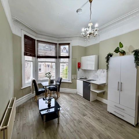 1 Bed Flat, Matheson Road, W14 - Photo 1