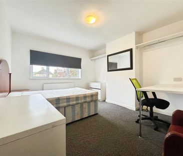 House share to rent - Photo 2