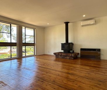 Spacious 3 Bedroom Home with Pet Friendly Yard !!! - Photo 5