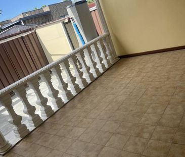Amazing Large 5 Bedroom Home - Photo 2